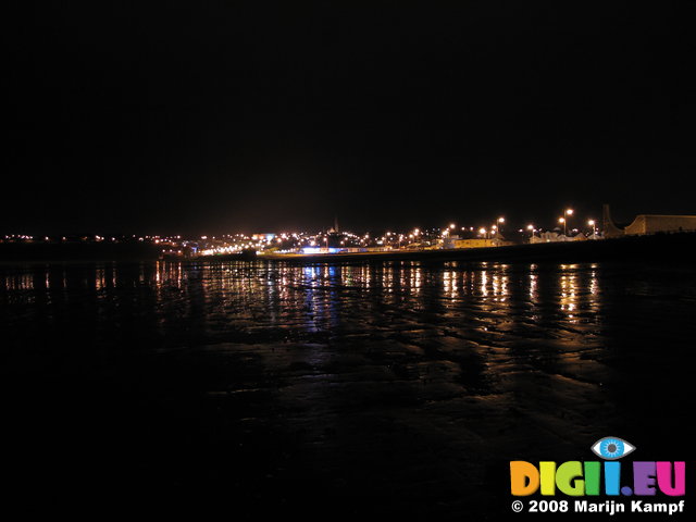 SX00790 Tramore promenade by night